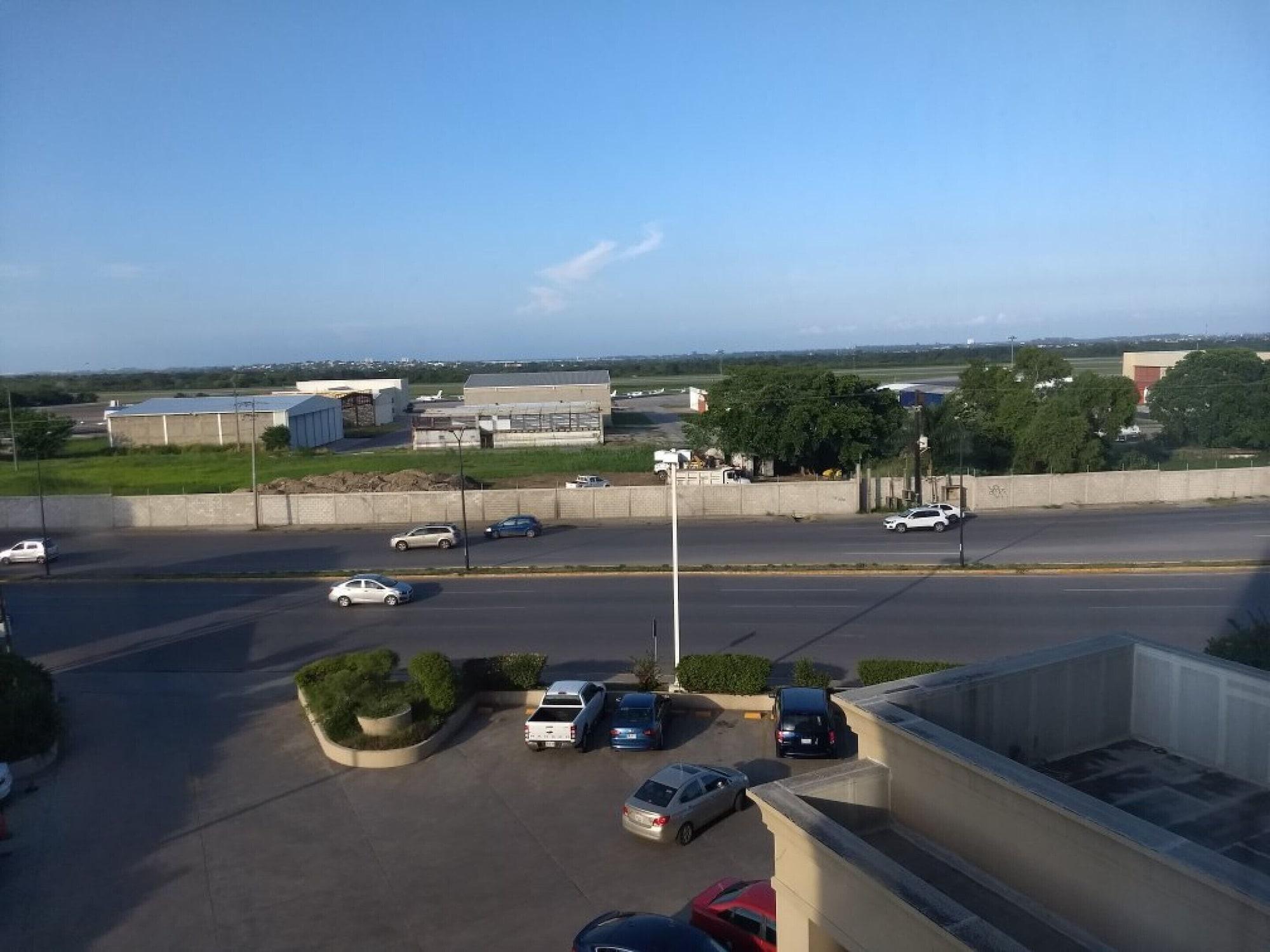 Hampton Inn Tampico Airport Ngoại thất bức ảnh